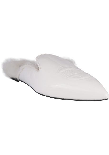 Chiara Ferragni Sandalias mule de punta fina para mujer en charol blanco con forro de pelo
