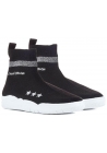 Zapatillas hi-top negras de Chiara Ferragni en punto